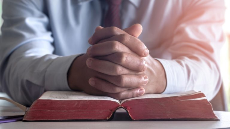 No se puede separar la autoridad de Cristo y la autoridad de la Biblia. Escuche al Hijo de Dios en Sus propias palabras: