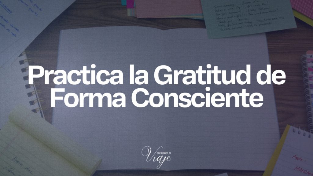 Los beneficios diarios merecen bendiciones diarias. Fíjate en que la «bendición» a la que se refiere aquí no es que el Señor nos bendiga, sino que nosotros le bendigamos a Él. Sus bendiciones sobre nosotros son constantes. Son nuestras bendiciones y nuestra alabanza a su nombre las que parecen flaquear. Acción de Gracias Diaria